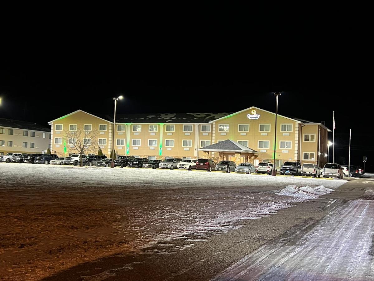 Quality Inn & Suites By Choice Hotels Wisconsin Dells Exterior photo